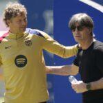 Joachim Löw visita el entrenamiento del Barça para felicitar LaLiga a Flick