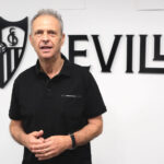 Joaquín Caparrós, nombrado presidente de honor del Sevilla