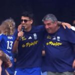 El show de Colombatto: de celebrar el ascenso completamente solo en un fuente al «hoy hacemos otro hijo»
