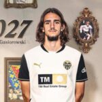 Yarek Gasiorowski y el Valencia: el único jugador en el que las tres partes están de acuerdo