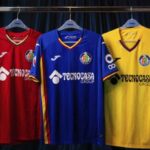El Getafe lanza sus nuevas camisetas con guiño a su debut en Europa