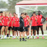 Almeyda da forma a su cuerpo técnico en el Sevilla