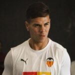 El Valencia se despide de Enzo Barrenechea, tras no poder igualar la oferta de Benfica al Aston Villa