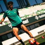 Diego Llorente ya toca balón y avanza en su recuperación