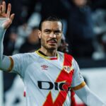 Raúl de Tomás se despide del Rayo: «La mano del adiós y la mano del perdón»