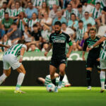 El Betis sufre para imponerse a un buen Córdoba a media luz