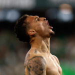 El Betis activa alternativas ante el inmovilismo entre Antony y el United