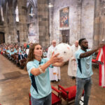 El Athletic cumple con la tradición en la visita a la Basílica de Begoña