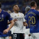 Detenido un aficionado del Oviedo por gestos racistas en el Tartiere contra Mbappé