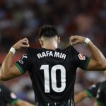Rafa Mir: «Las celebraciones hay que hacerlas, es muy difícil hacer un gol»