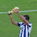 Ovación mayoritaria de Anoeta a Mikel Oyarzabal como campeón del Mundo