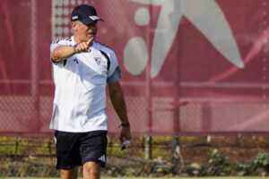 Luis García Plaza: «Ojalá acabemos arriba, pero tampoco tenemos que volvernos locos»