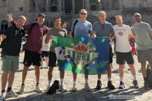 Pellegrini y su cuerpo técnico recorren el Camino de Santiago tras llevar al Betis a la Champions