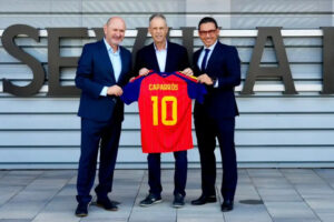 Joaquín Caparrós espera volver en enero al Sánchez-Pizjuán