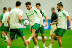 Pellegrini recupera a casi todos sus efectivos pensando en Osasuna