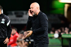 José Alberto: «El portero salvó dos puntos para el Valencia»
