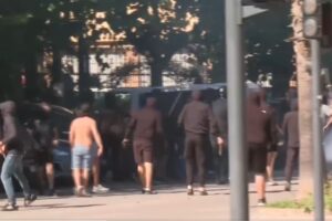 Batalla campal entre ultras del Levante y el Sevilla en la previa del partido