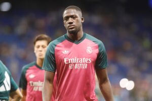 Konaté, cuatro amarillas en siete partidos: «Tiene que estar alucinando»