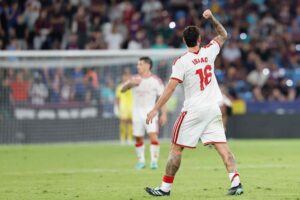 Isaac Romero marca el 2-3, manda callar a la grada y termina expulsado