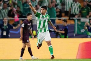 Cucho Hernández, principal ausencia a dos días de recibir al Feyenoord