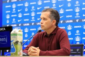 Luís Castro: «No merecíamos salir de Riazor con la derrota»