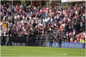 Los aficionados del Rayo demandan a la RFEF por el cierre del fondo de Vallecas