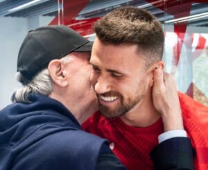 El Athletic no tarda ni 24 horas en monetizar el Yashin: línea textil homenaje al legado de la portería